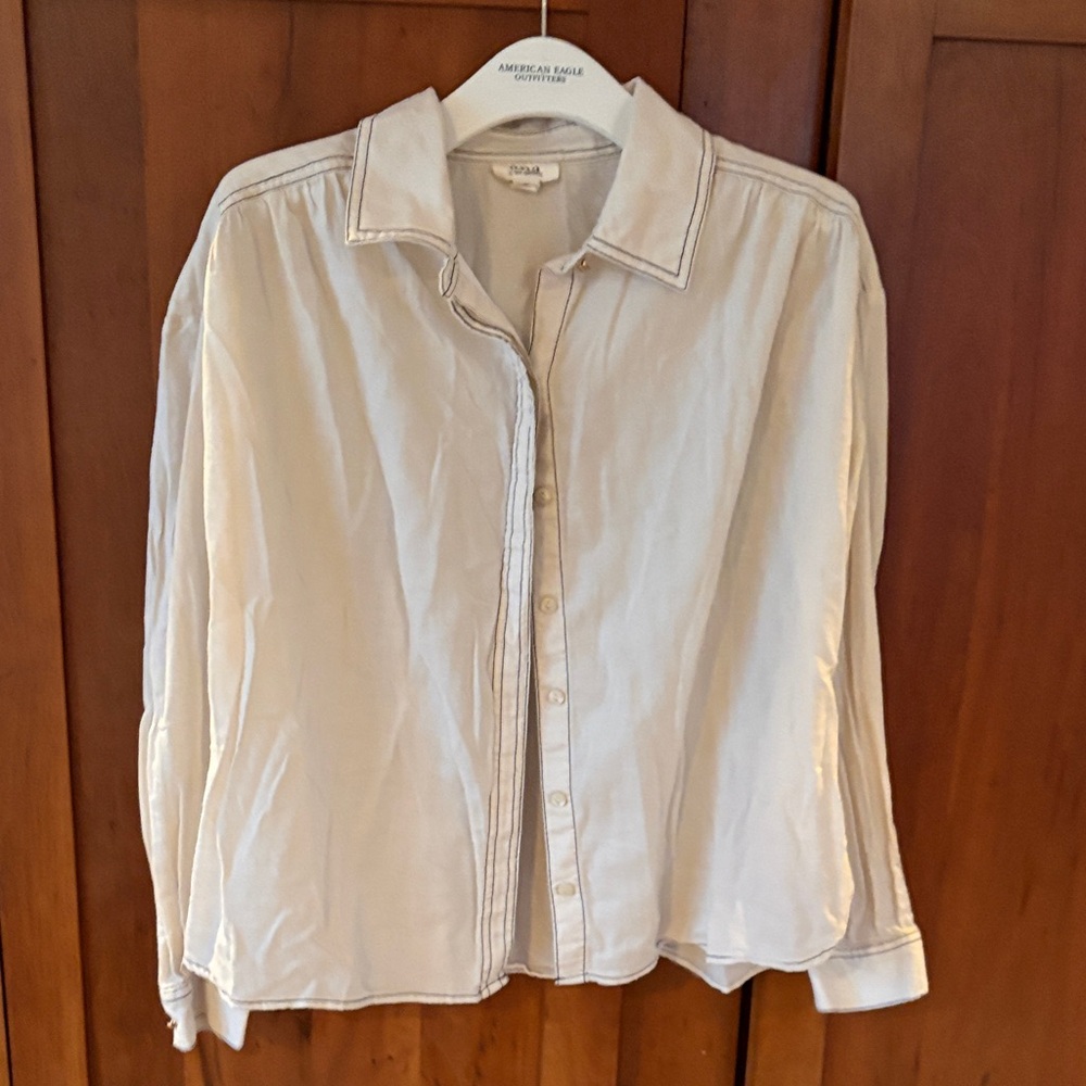 Women’s Cream Buttondown Shirt